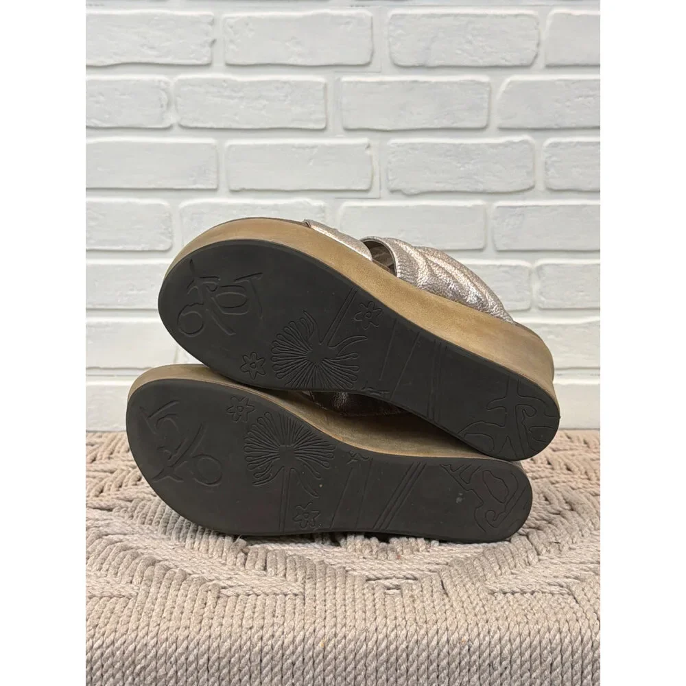 OTBT Tailgate Platform Wedge Sandals Metallic Gold Size 7.5